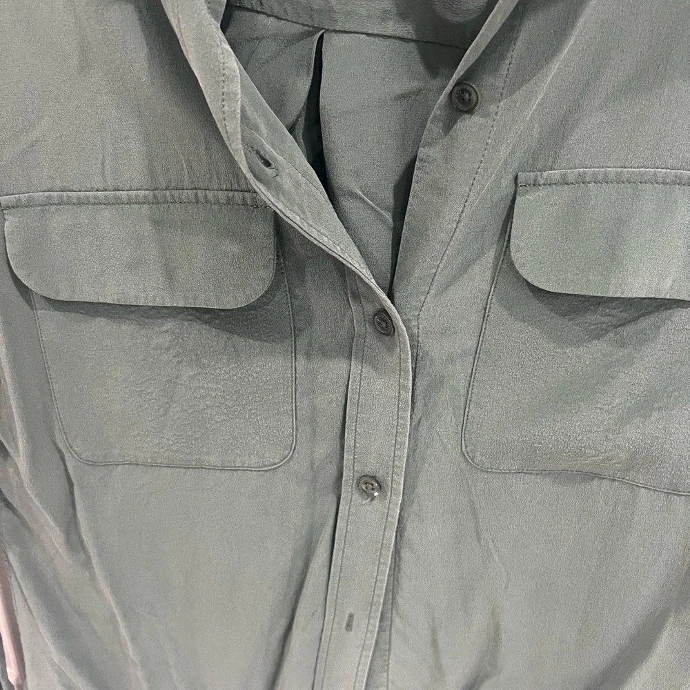 Equipment Femme 100% silk Sage Green Button-Up blouse - Picture 3 of 6